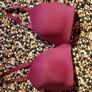 VS NWT Wireless TShirt Bra